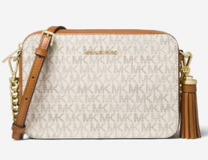 大恋愛 衣装 戸田恵梨香の服 バッグやニット ピアスなどファッションアイテム紹介 ドラマの衣装 Com