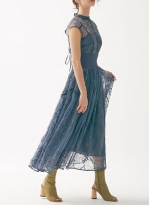 新木優子 Vs嵐衣装 青レースのワンピースのブランドは ドラマの衣装 Com