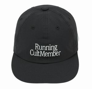 「冬のなんかさ春のなんかね」帽子 ブランドはSATISFY 